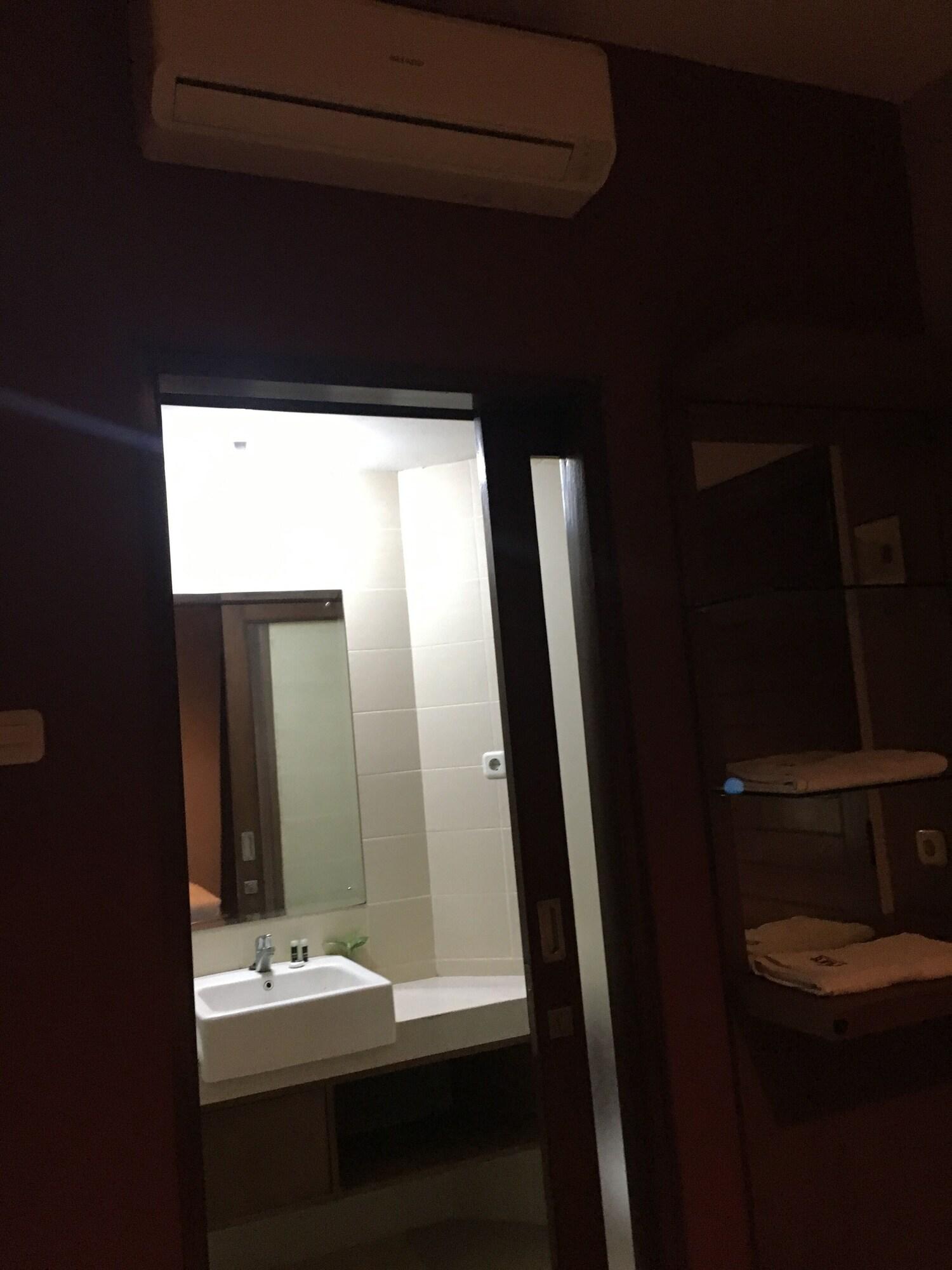 Votel Viure Hotel Jogjakarta Maguwo Luaran gambar